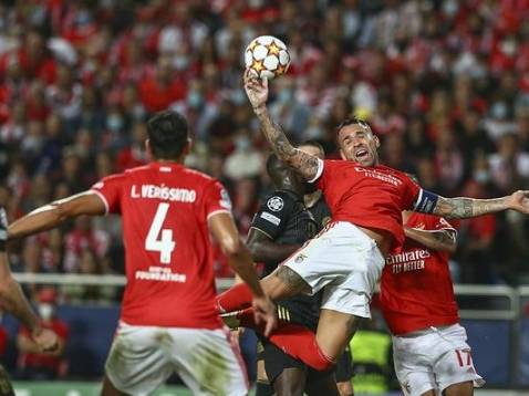 今晨体能课后,犹他爵士主帅复盘备战葡超,悬念犹存,资深球员宣示担当 今晨体能课后,犹他爵士主帅复盘备战葡超,悬念犹存,资深球员宣示担当