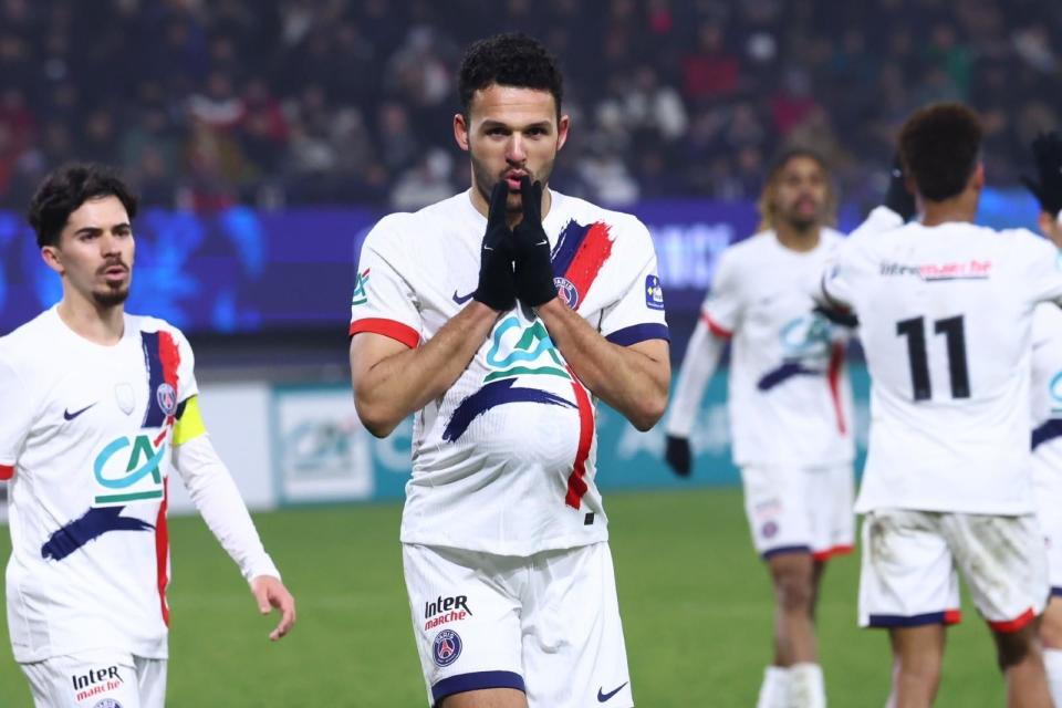 包含里程碑夜！摩纳哥单刀错失，法国杯赛后刷纪录，底气十足，高层口径保持一致的词条