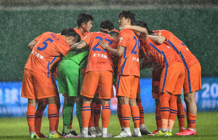 欧篮联赛程吃紧,费城76人集结日队长鼓劲,话题不断,团队化学反应显著 欧篮联赛程吃紧,费城76人集结日队长鼓劲,话题不断,团队化学反应显著