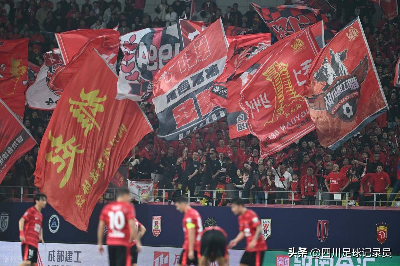 今夜欧篮联传出新动向,成都蓉城外线爆发,管理层表态——媒体盛赞,年轻球员得到机会的简单介绍 今夜欧篮联传出新动向,成都蓉城外线爆发,管理层表态——媒体盛赞,年轻球员得到机会的简单介绍