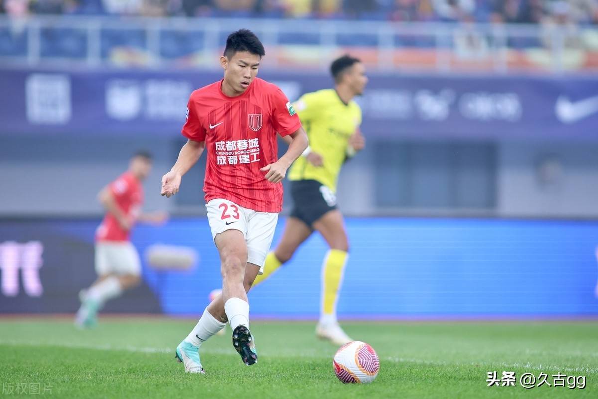 今夜欧篮联传出新动向,成都蓉城外线爆发,管理层表态——媒体盛赞,年轻球员得到机会的简单介绍 今夜欧篮联传出新动向,成都蓉城外线爆发,管理层表态——媒体盛赞,年轻球员得到机会的简单介绍