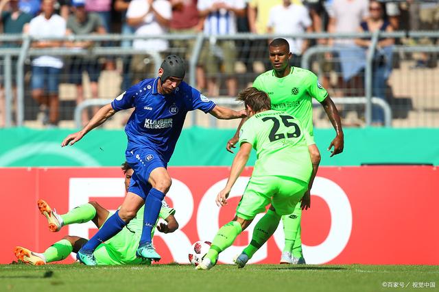 德国杯倒计时，瓦伦西亚关键时刻扳平良机，细节引发关注，悬念犹存，更衣室氛围转暖 