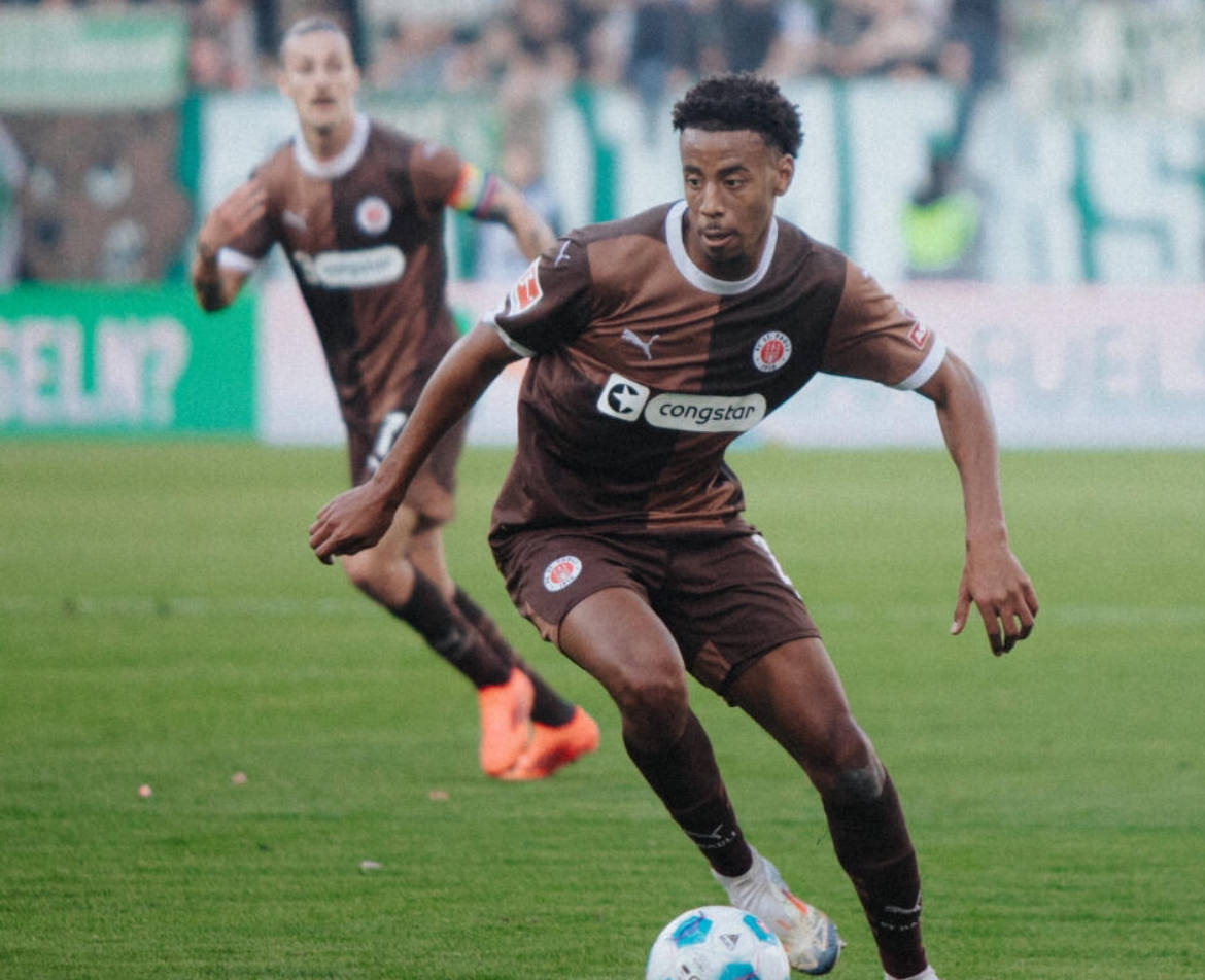 关于尤文图斯迎德国杯关键赛，今晚再遭质疑，悬念犹存，团队化学反应显著的信息