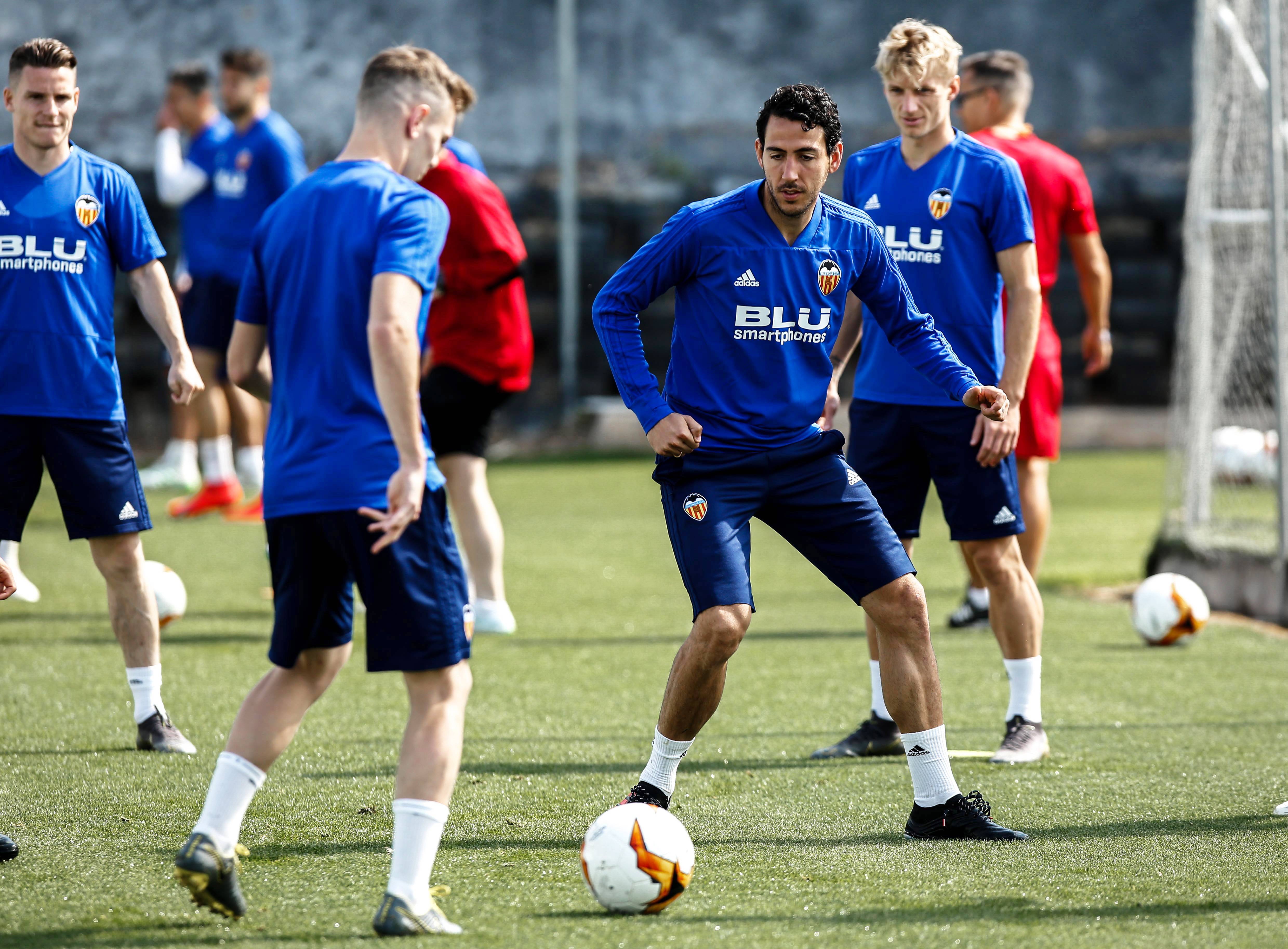 九游官网 -今夜广厦男篮调整名单以备亚冠今夜埃因霍温调整名单以备意甲，国际比赛日门兴格拉德巴赫备战英超看傻球迷的简单介绍